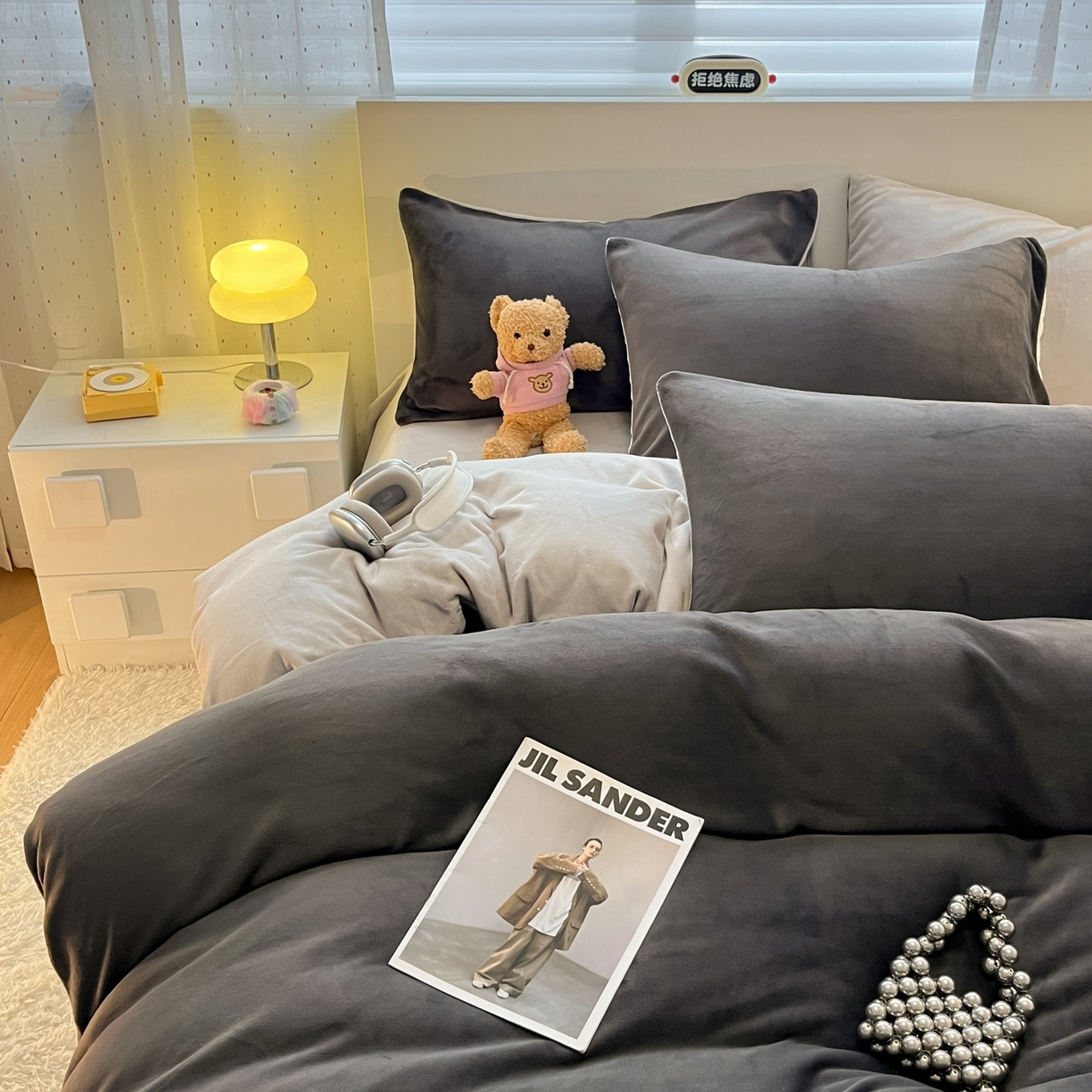 91家纺网 家纺一手货源 找家纺 顺兴家居 2025新款简约纯色双拼牛奶绒四件套（风格二） 高级灰+浅灰