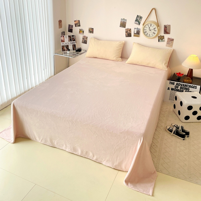 91家纺网 家纺一手货源 找家纺 顺兴家居 2025新款简约纯色双拼牛奶绒四件套（风格一） 奶昔黄+粉玉