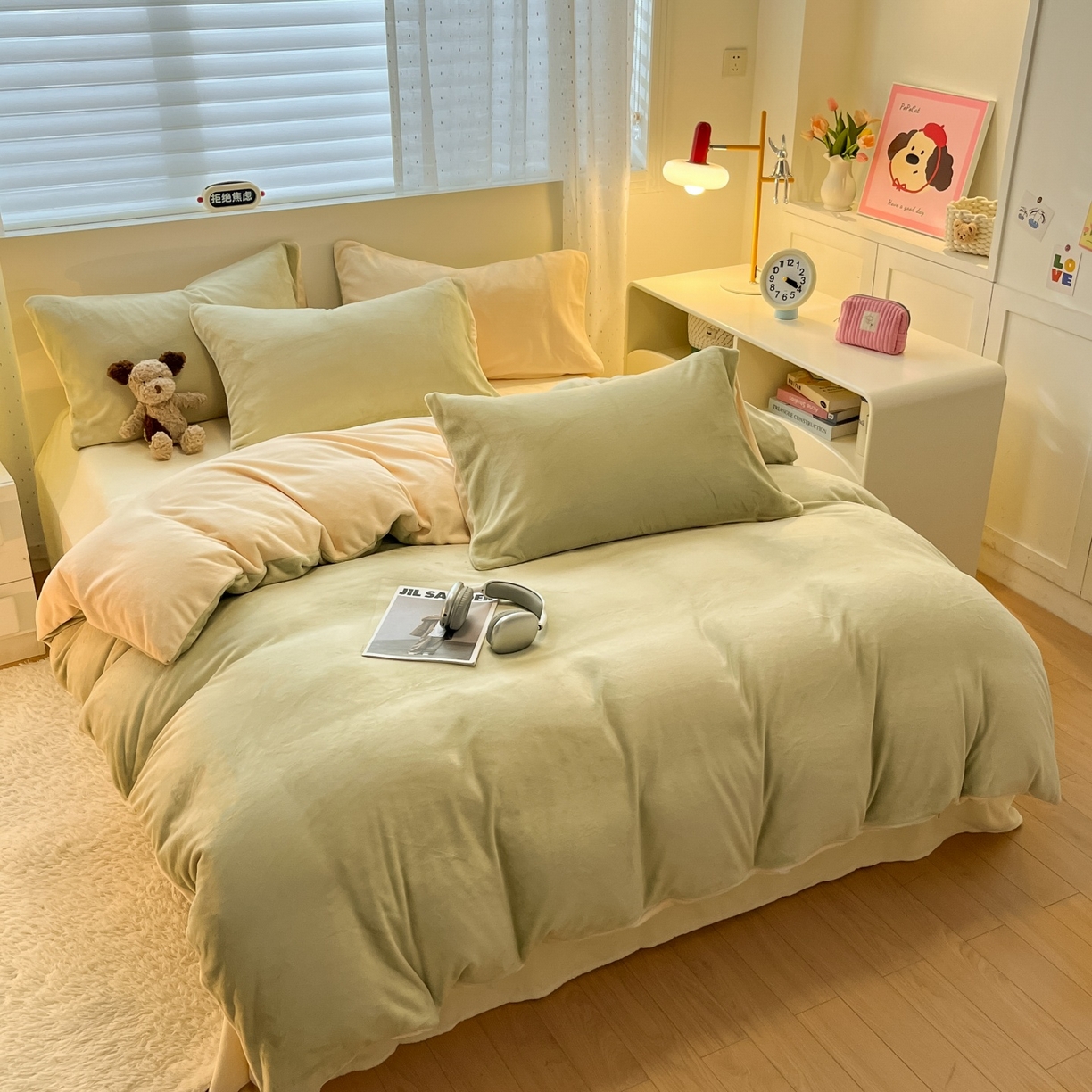 91家纺网 家纺一手货源 找家纺 顺兴家居 2025新款简约纯色双拼牛奶绒四件套（风格二） 果绿+奶昔黄