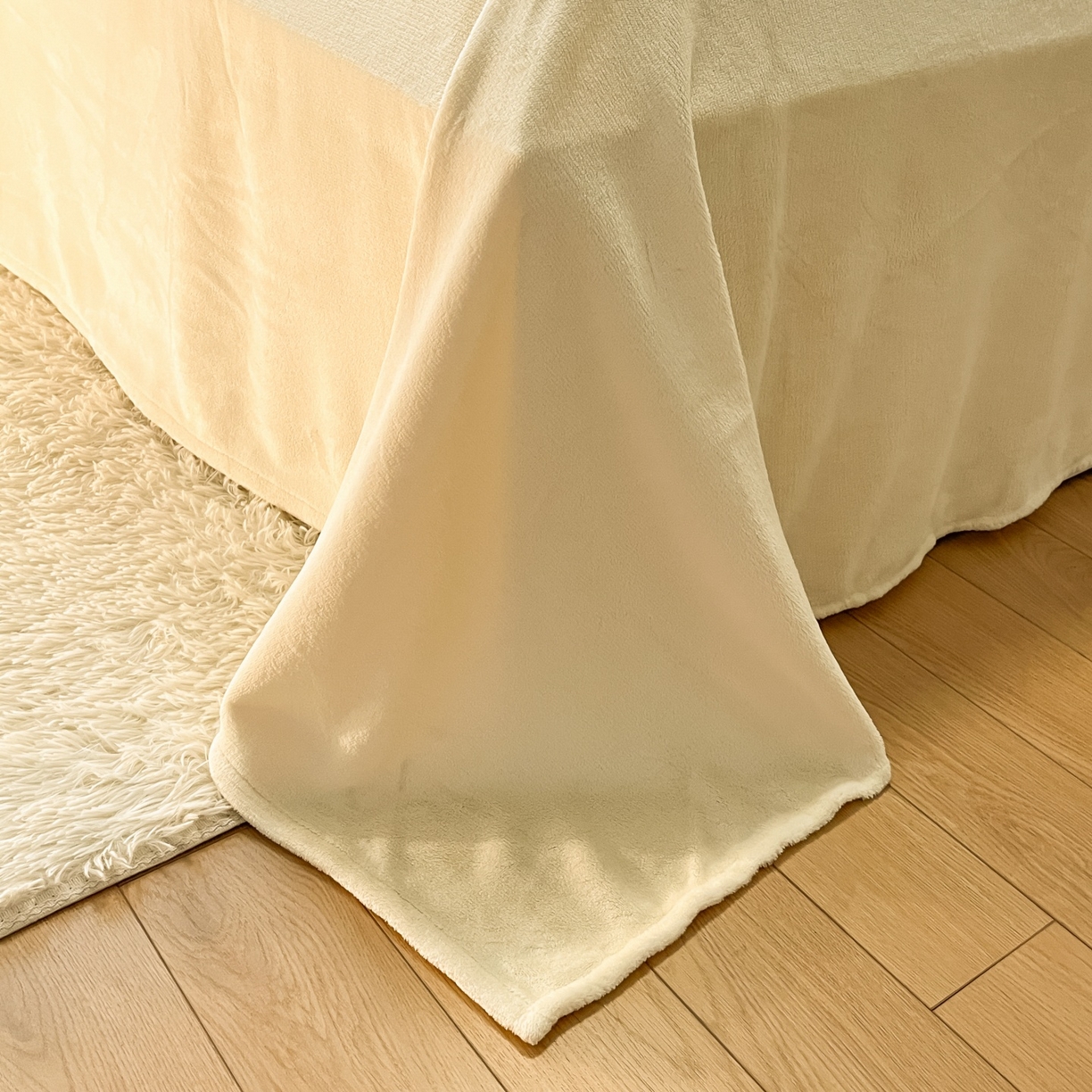 91家纺网 家纺一手货源 找家纺 顺兴家居 2025新款简约纯色双拼牛奶绒四件套（风格二） 果绿+奶昔黄