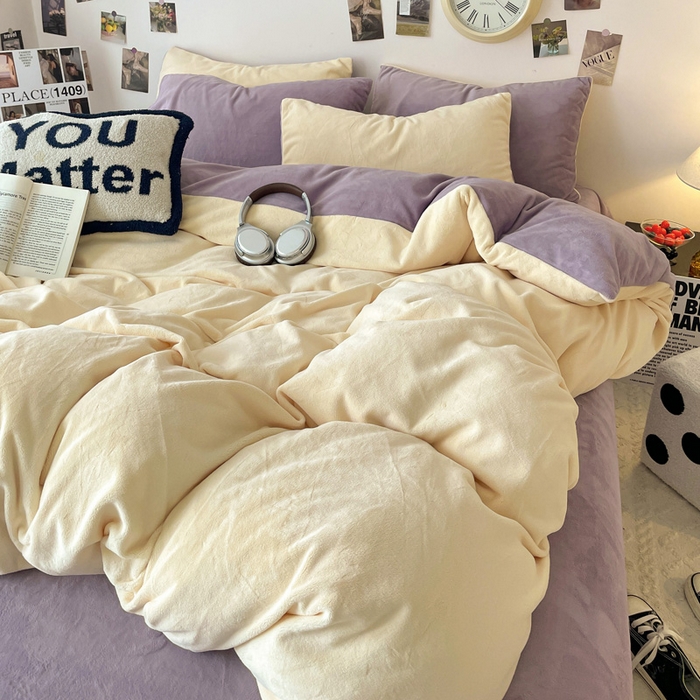 91家纺网 家纺一手货源 找家纺 顺兴家居 2025新款简约纯色双拼牛奶绒四件套（风格一） 奶昔黄+罗兰紫