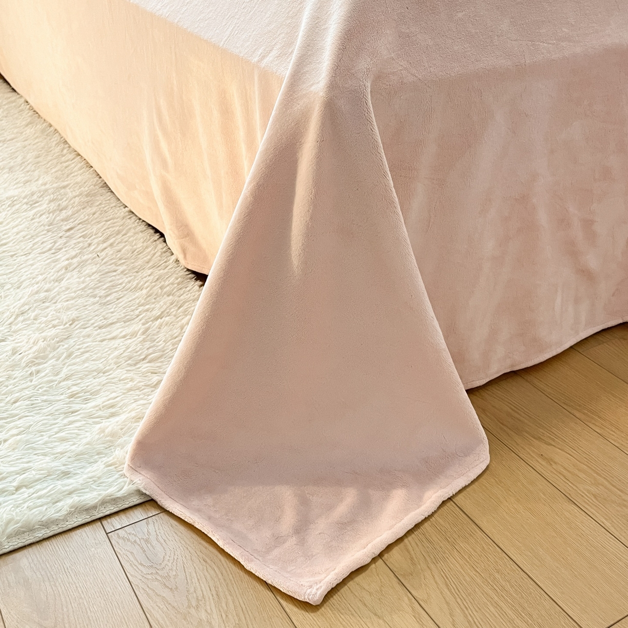 91家纺网 家纺一手货源 找家纺 顺兴家居 2025新款简约纯色双拼牛奶绒四件套（风格二） 罗兰紫+粉玉