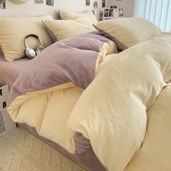 91家纺网 家纺一手货源 找家纺 顺兴家居 2025新款简约纯色双拼牛奶绒四件套（风格一） 奶昔黄+罗兰紫