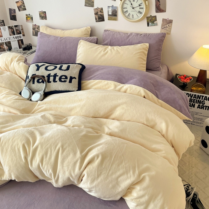 91家纺网 家纺一手货源 找家纺 顺兴家居 2025新款简约纯色双拼牛奶绒四件套（风格一） 奶昔黄+罗兰紫