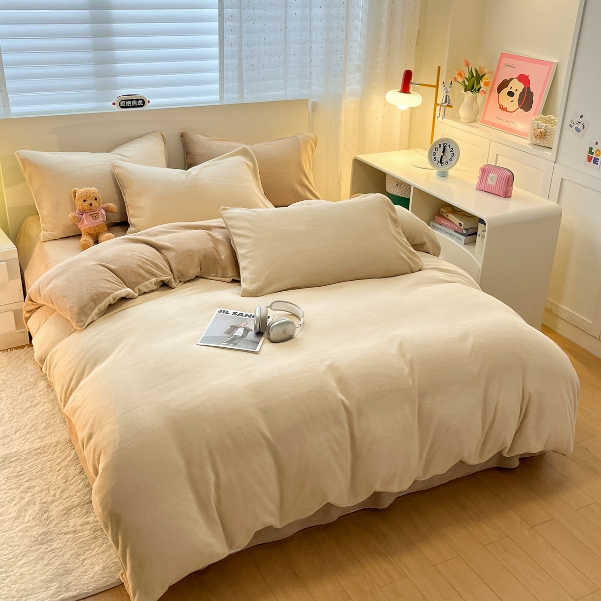 91家纺网 家纺一手货源 找家纺 顺兴家居 2025新款简约纯色双拼牛奶绒四件套（风格二） 米杏+奶咖