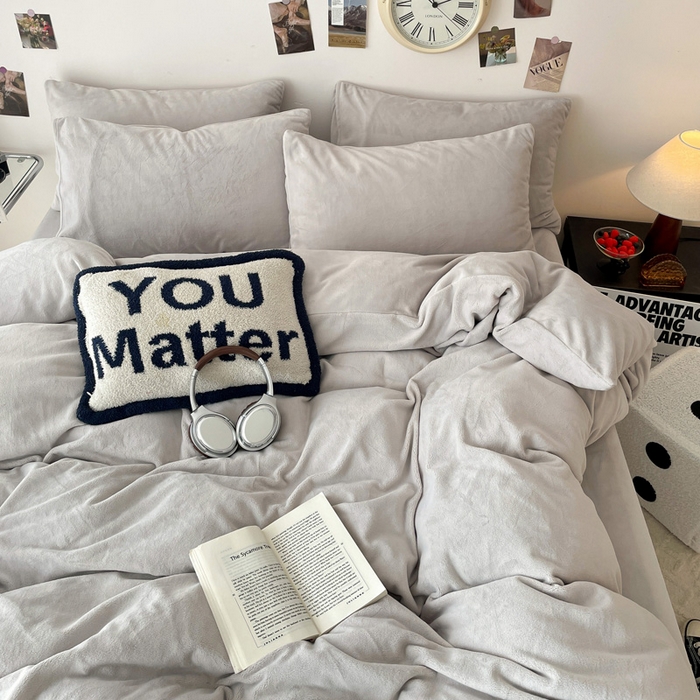 顺兴家居 2025新款简约纯色双拼牛奶绒四件套（风格一） 浅灰