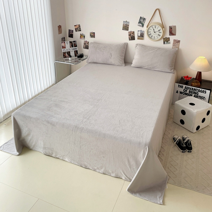 91家纺网 家纺一手货源 找家纺 顺兴家居 2025新款简约纯色双拼牛奶绒四件套（风格一） 浅灰