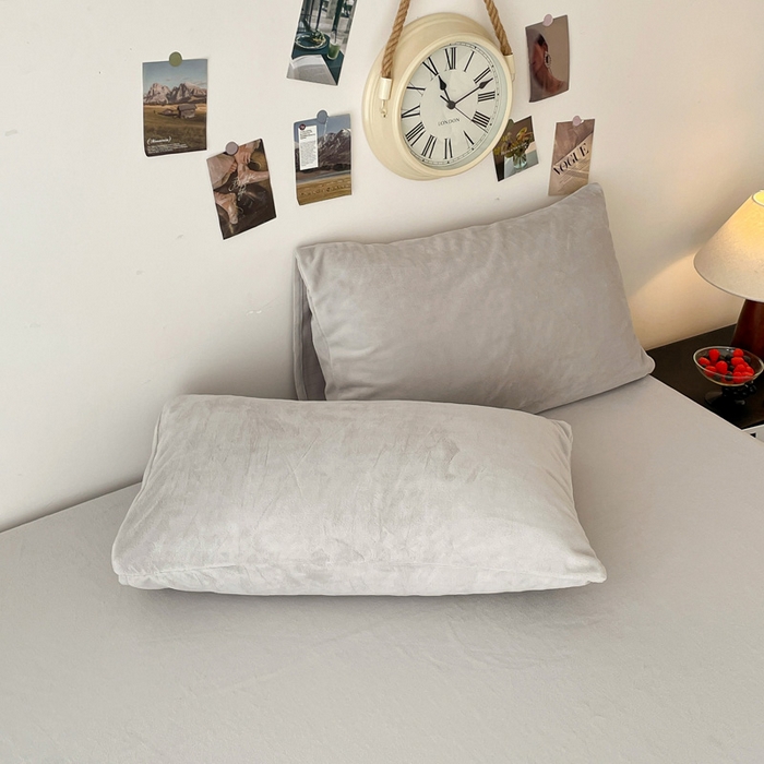 91家纺网 家纺一手货源 找家纺 顺兴家居 2025新款简约纯色双拼牛奶绒四件套（风格一） 浅灰