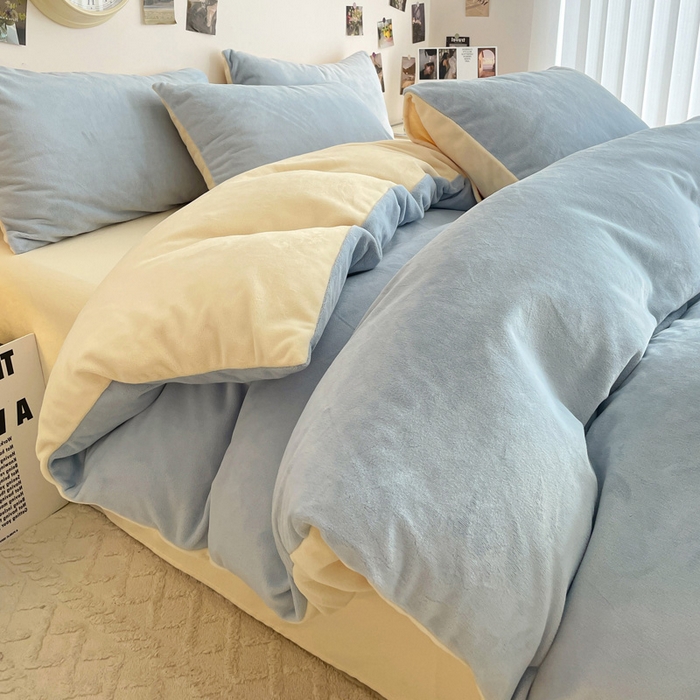 91家纺网 家纺一手货源 找家纺 顺兴家居 2025新款简约纯色双拼牛奶绒四件套（风格一） 婴儿蓝+奶昔黄