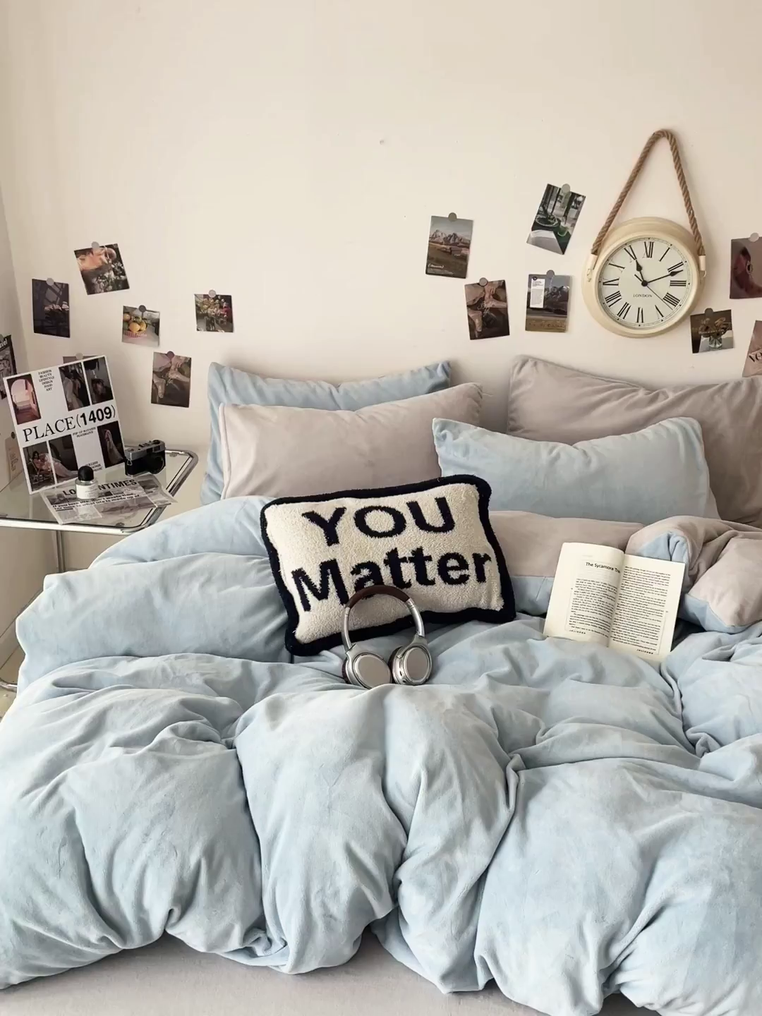 91家纺网 家纺一手货源 找家纺 顺兴家居 2025新款简约纯色双拼牛奶绒四件套（风格一） 婴儿蓝+浅灰