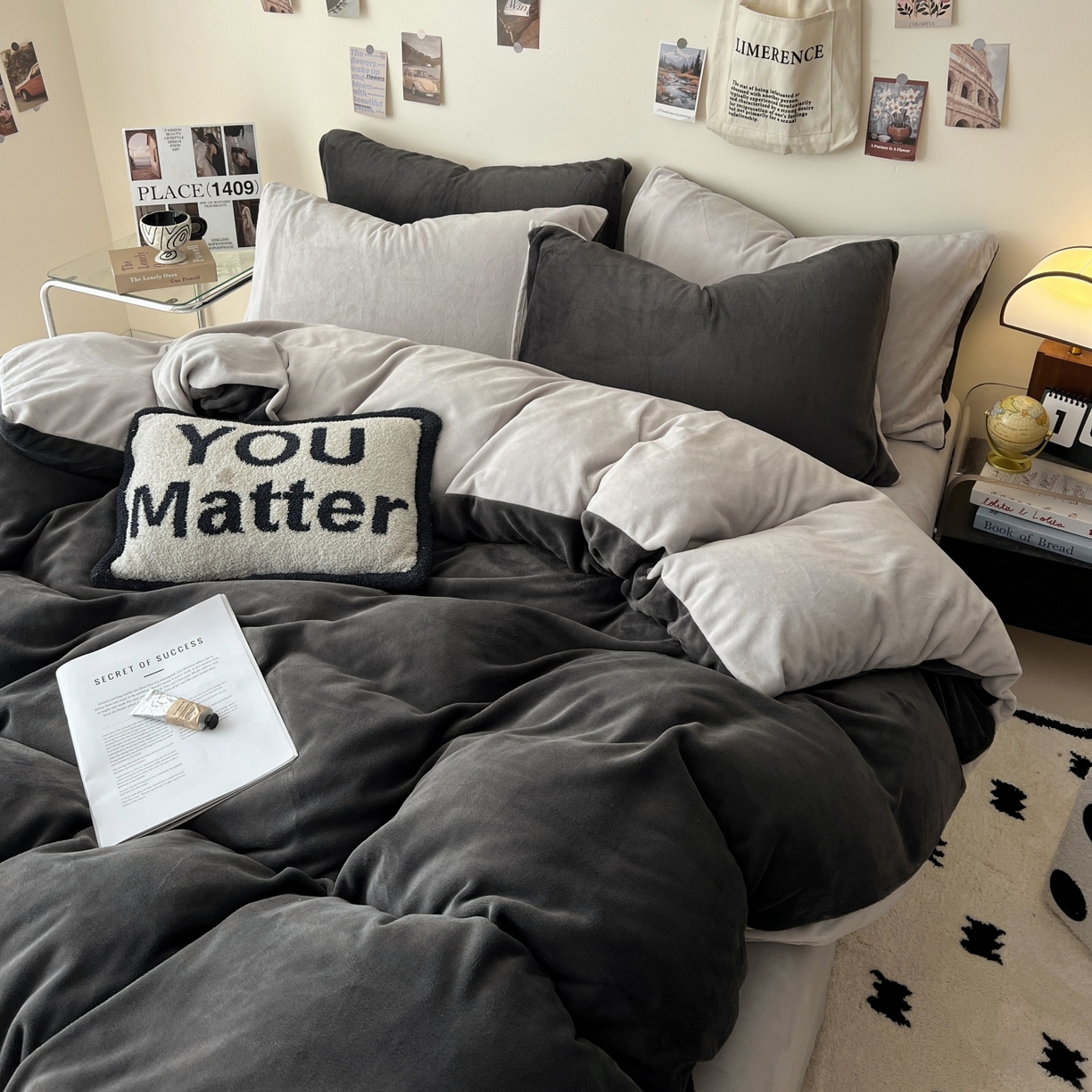 91家纺网 家纺一手货源 找家纺 顺兴家居 2025新款简约纯色双拼牛奶绒四件套（风格一） 高级灰+浅灰