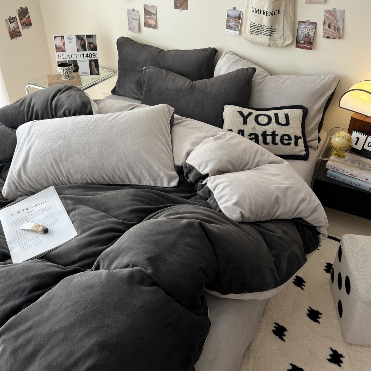 91家纺网 家纺一手货源 找家纺 顺兴家居 2025新款简约纯色双拼牛奶绒四件套（风格一） 高级灰+浅灰