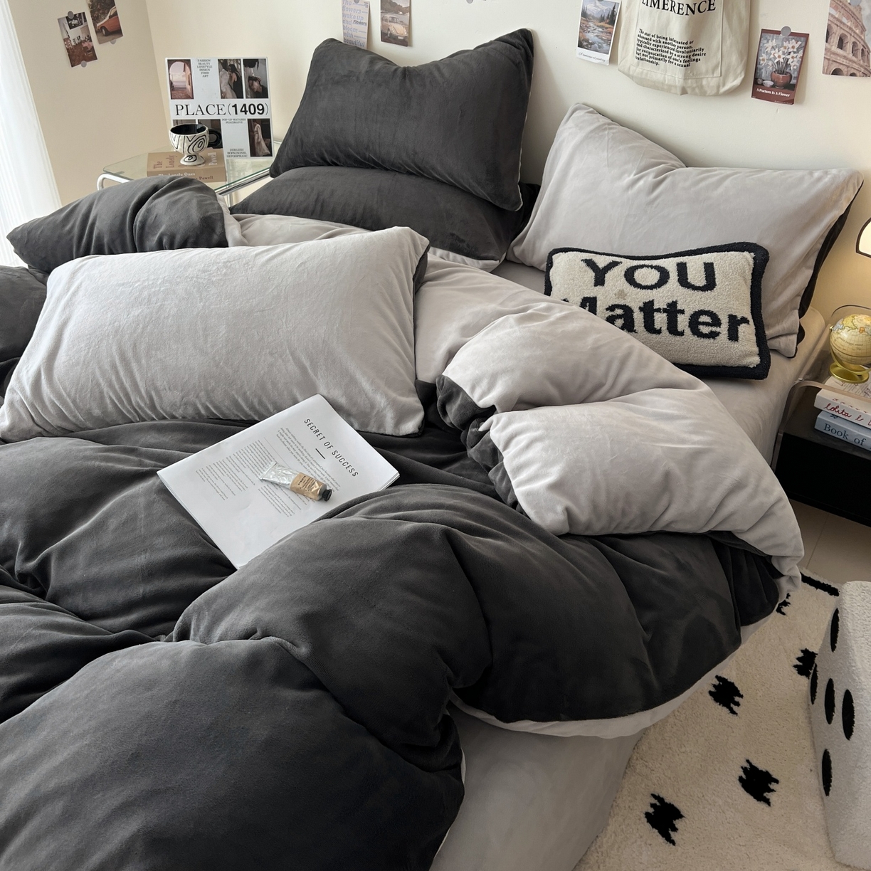 91家纺网 家纺一手货源 找家纺 顺兴家居 2025新款简约纯色双拼牛奶绒四件套（风格一） 高级灰+浅灰