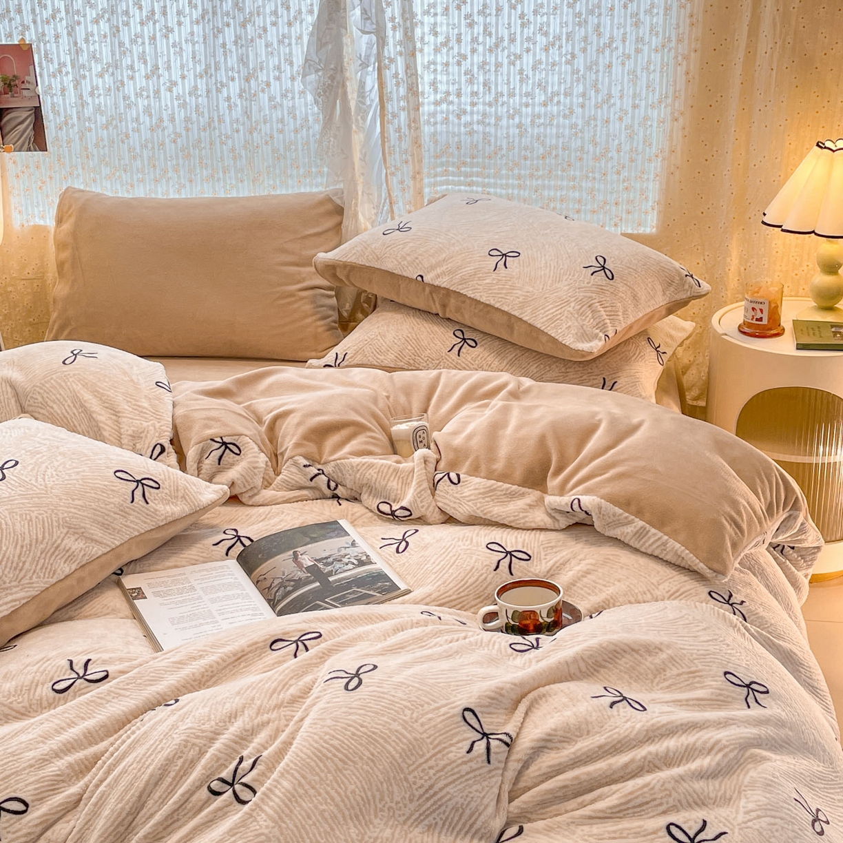 91家纺网 家纺一手货源 找家纺 顺兴家居 2025新款高克重230克雕花牛奶绒四件套 梦幻芭蕾-卡其