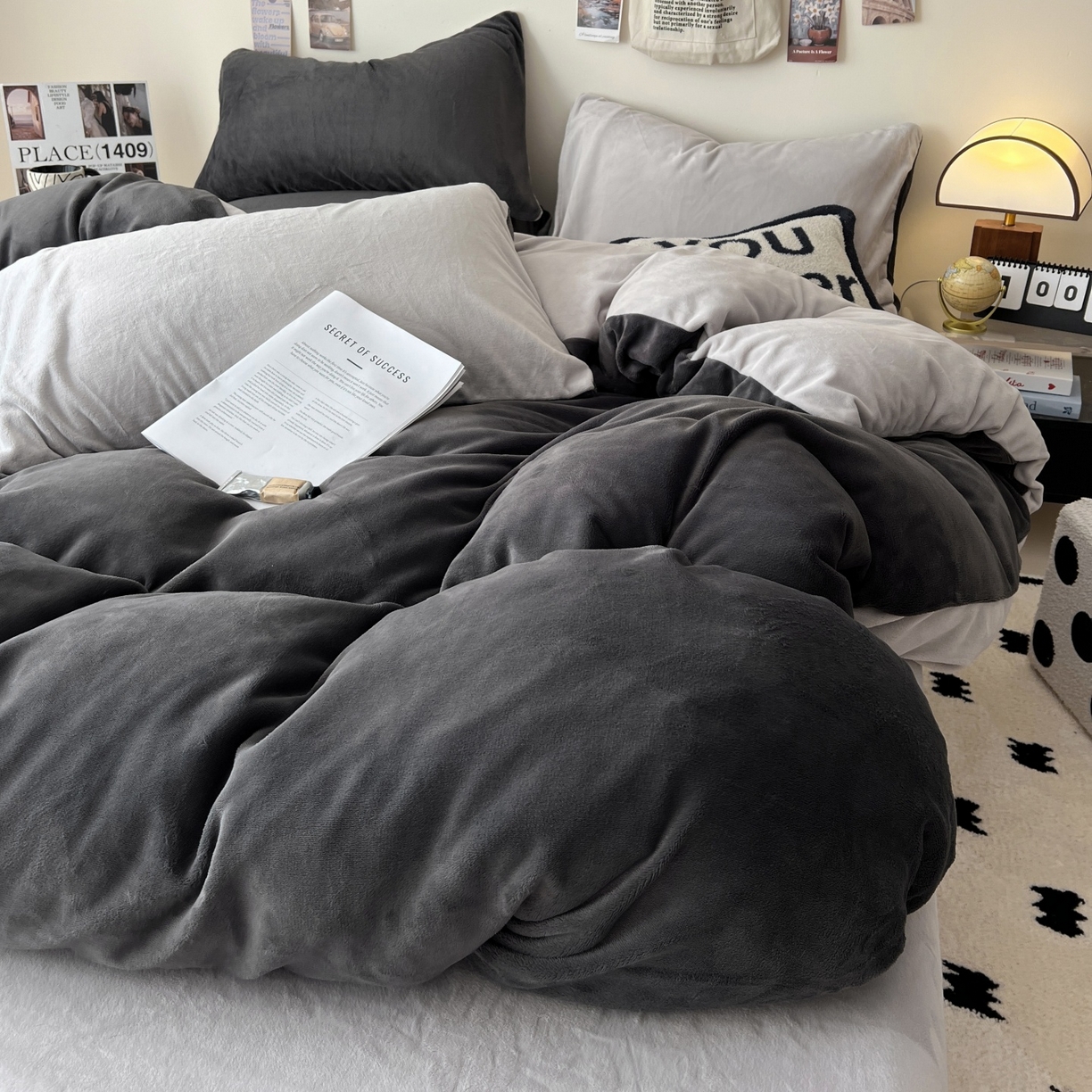 91家纺网 家纺一手货源 找家纺 顺兴家居 2025新款简约纯色双拼牛奶绒四件套（风格一） 高级灰+浅灰