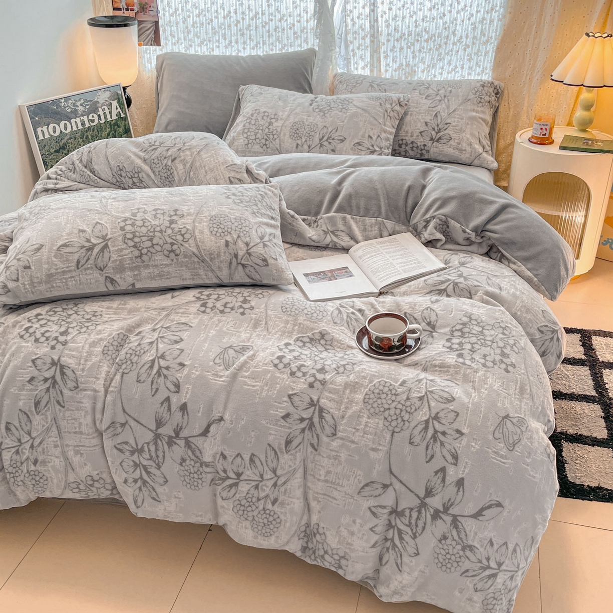 91家纺网 家纺一手货源 找家纺 顺兴家居 2025新款高克重230克雕花牛奶绒四件套 风雅颂-灰