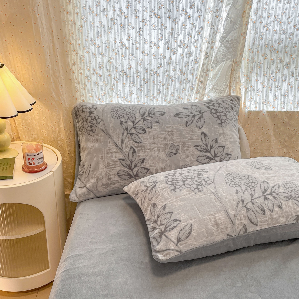 91家纺网 家纺一手货源 找家纺 顺兴家居 2025新款高克重230克雕花牛奶绒四件套 风雅颂-灰