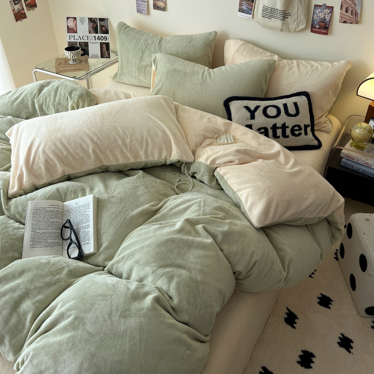 91家纺网 家纺一手货源 找家纺 顺兴家居 2025新款简约纯色双拼牛奶绒四件套（风格一） 果绿+奶昔黄