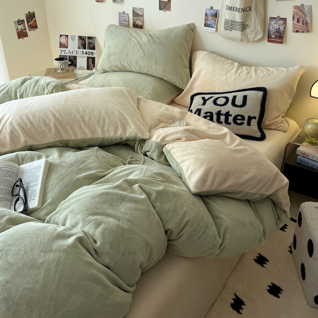 91家纺网 家纺一手货源 找家纺 顺兴家居 2025新款简约纯色双拼牛奶绒四件套（风格一） 果绿+奶昔黄