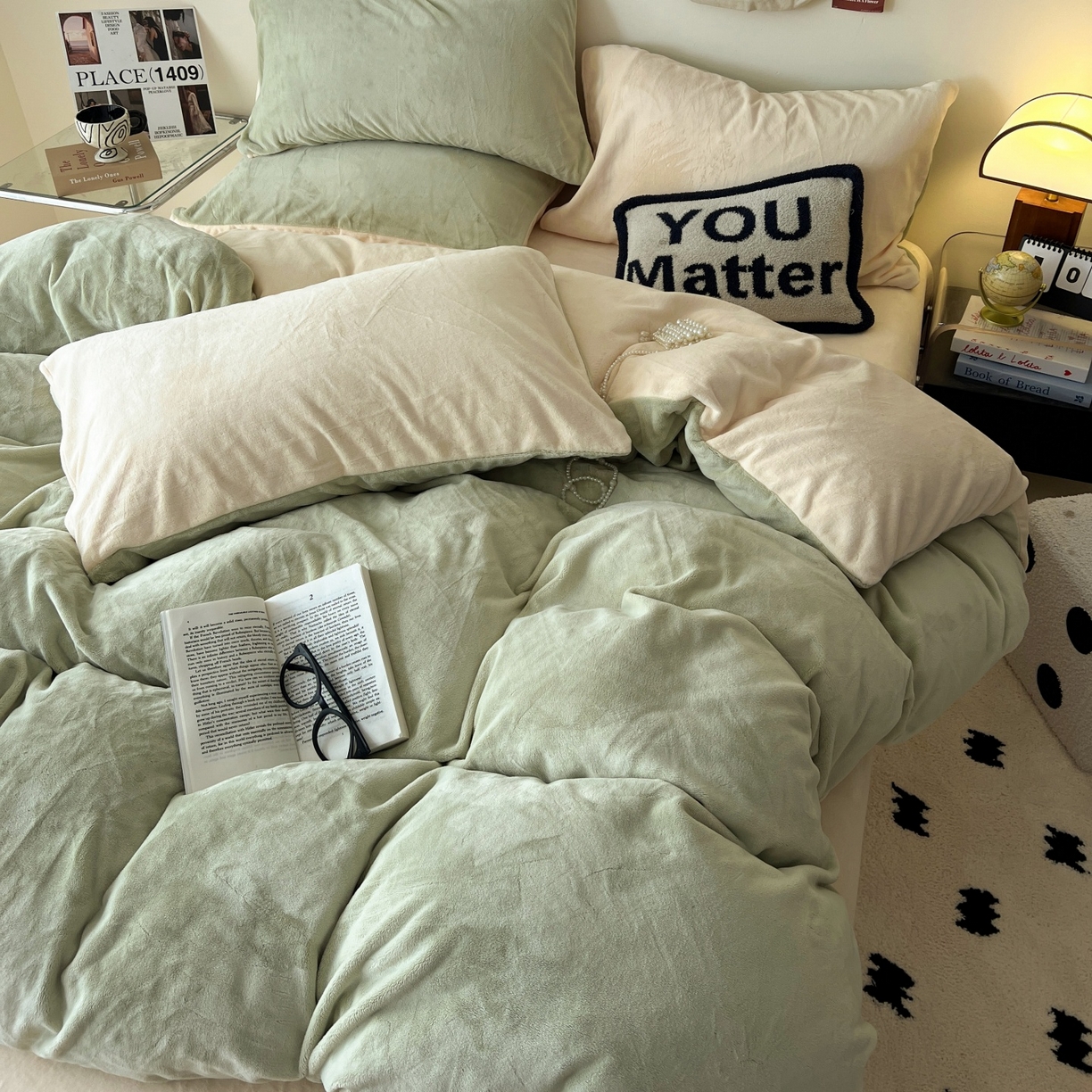 91家纺网 家纺一手货源 找家纺 顺兴家居 2025新款简约纯色双拼牛奶绒四件套（风格一） 果绿+奶昔黄