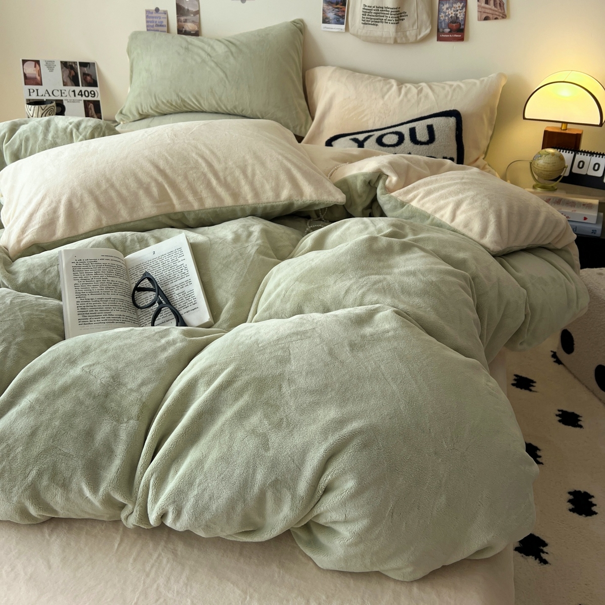 91家纺网 家纺一手货源 找家纺 顺兴家居 2025新款简约纯色双拼牛奶绒四件套（风格一） 果绿+奶昔黄