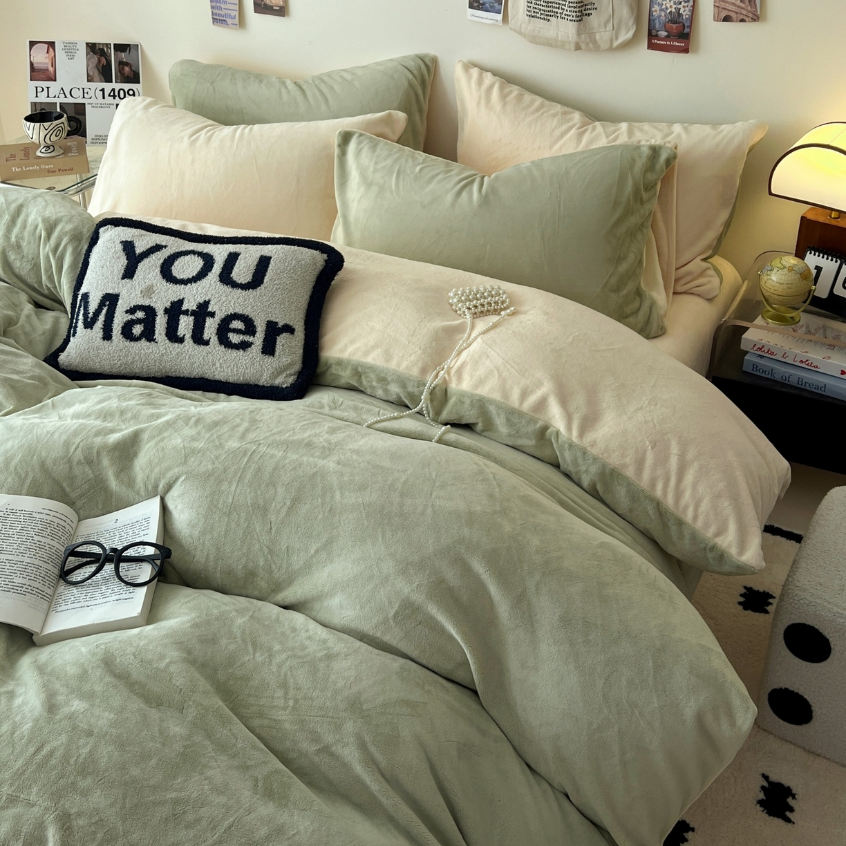 91家纺网 家纺一手货源 找家纺 顺兴家居 2025新款简约纯色双拼牛奶绒四件套（风格一） 果绿+奶昔黄