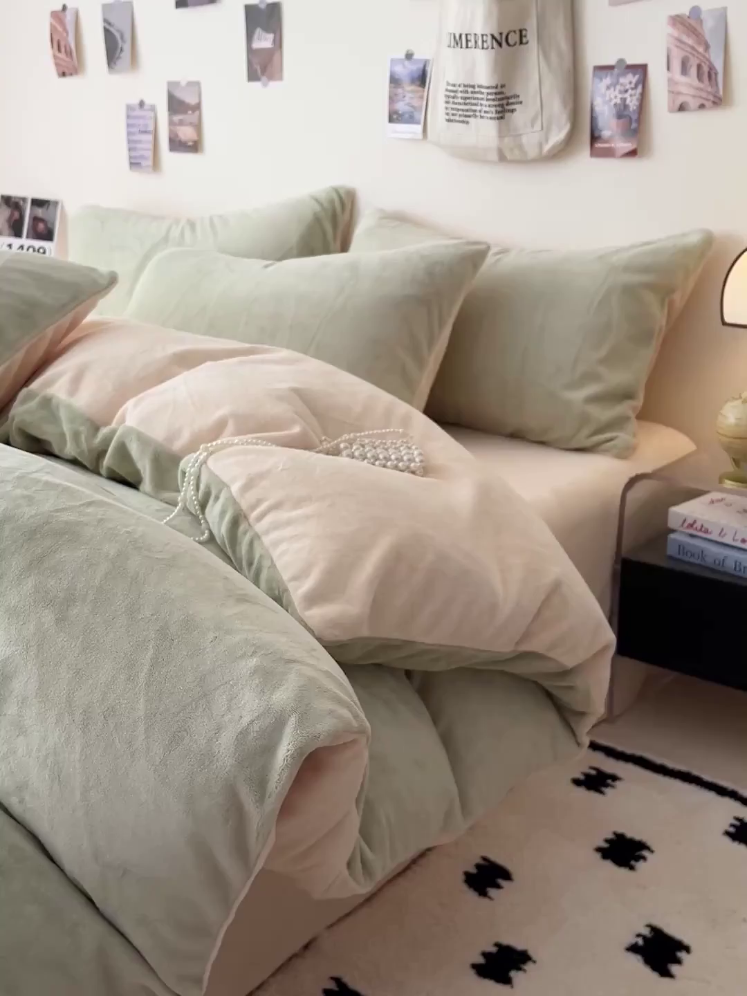 91家纺网 家纺一手货源 找家纺 顺兴家居 2025新款简约纯色双拼牛奶绒四件套（风格一） 果绿+奶昔黄