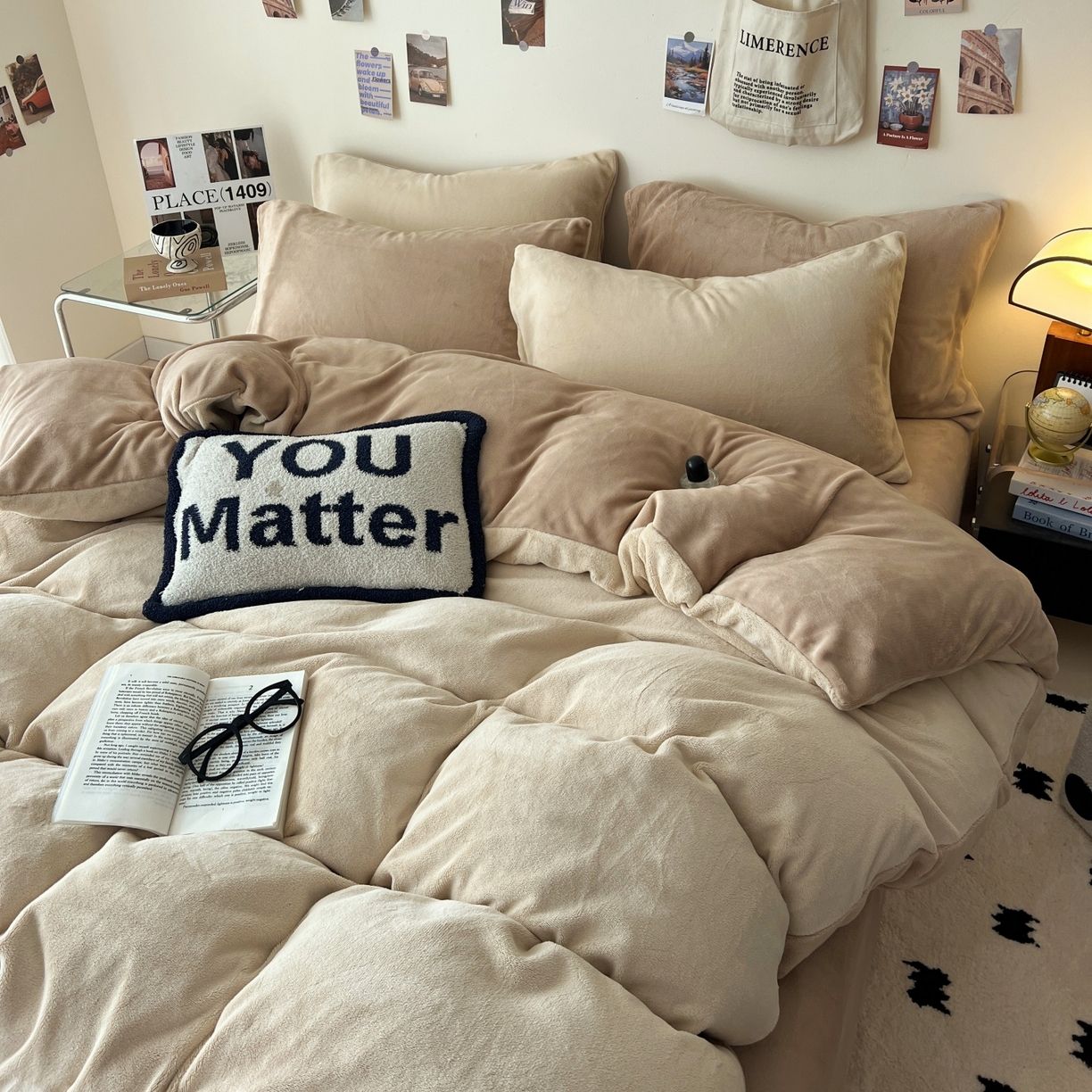 91家纺网 家纺一手货源 找家纺 顺兴家居 2025新款简约纯色双拼牛奶绒四件套（风格一） 米杏+奶咖