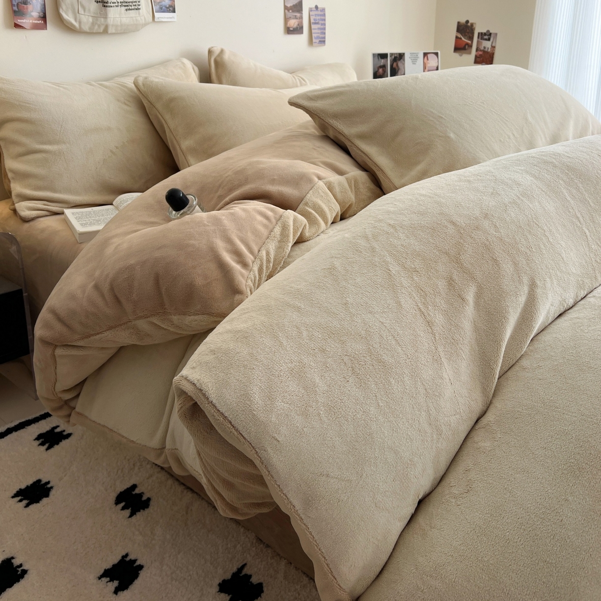 91家纺网 家纺一手货源 找家纺 顺兴家居 2025新款简约纯色双拼牛奶绒四件套（风格一） 米杏+奶咖