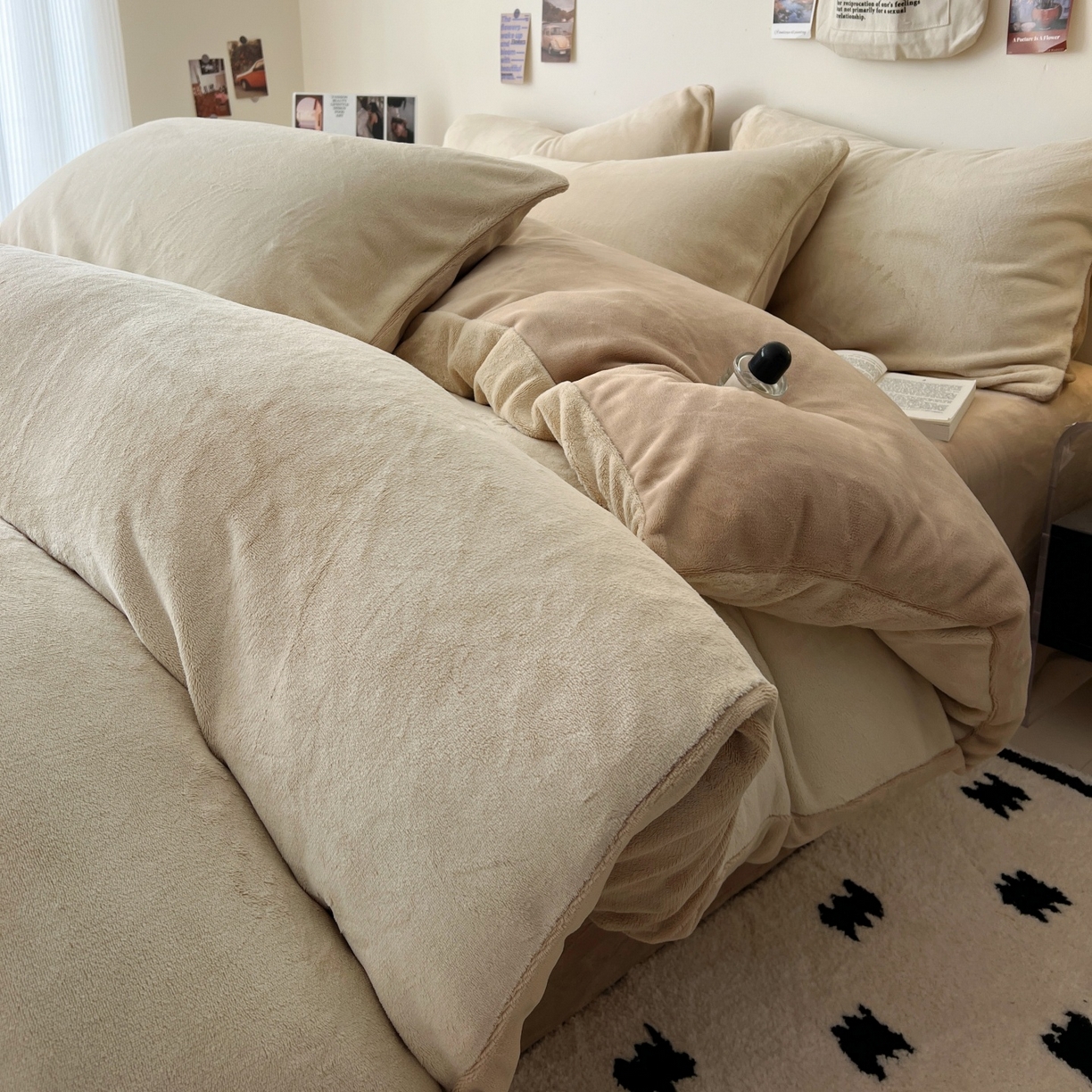 91家纺网 家纺一手货源 找家纺 顺兴家居 2025新款简约纯色双拼牛奶绒四件套（风格一） 米杏+奶咖