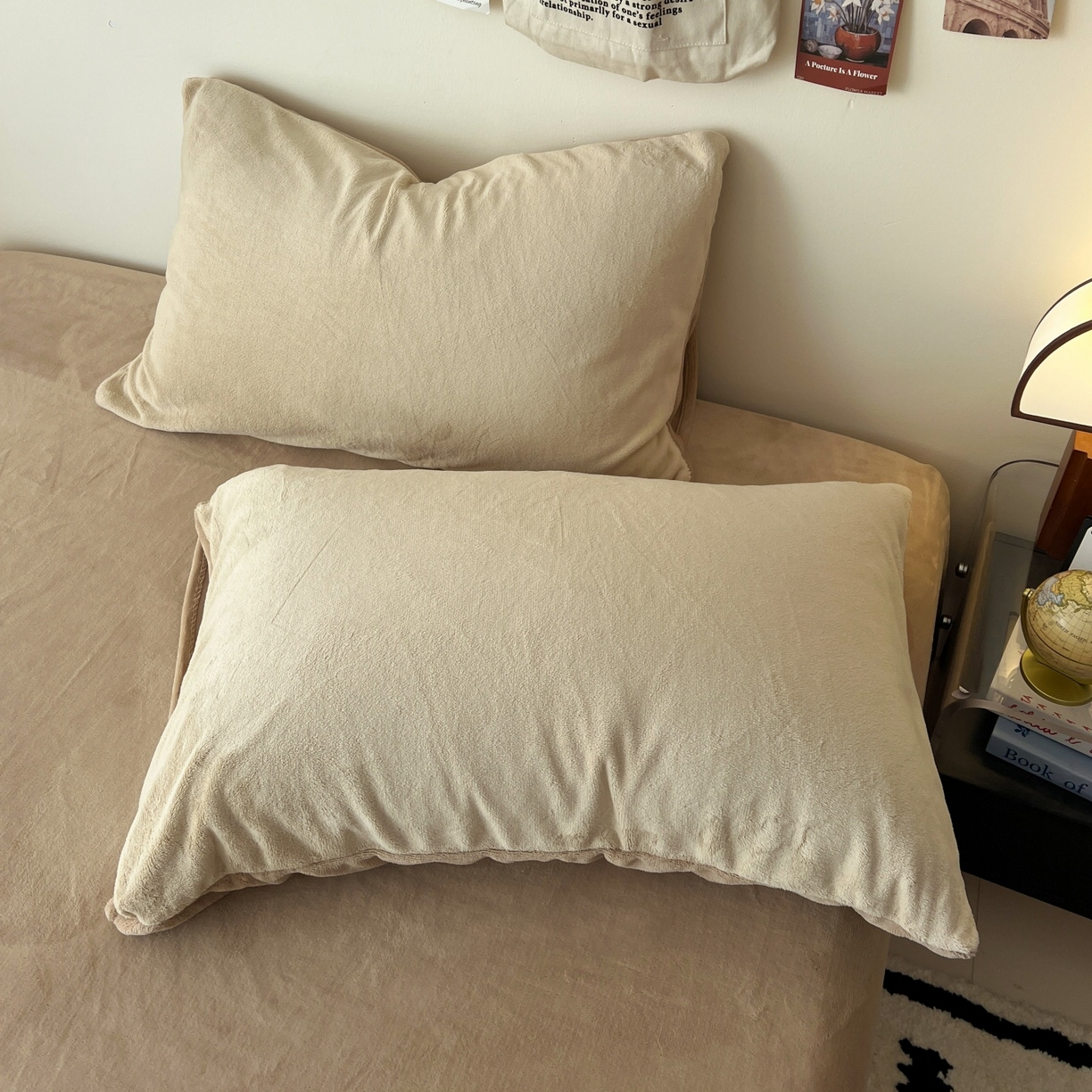 91家纺网 家纺一手货源 找家纺 顺兴家居 2025新款简约纯色双拼牛奶绒四件套（风格一） 米杏+奶咖