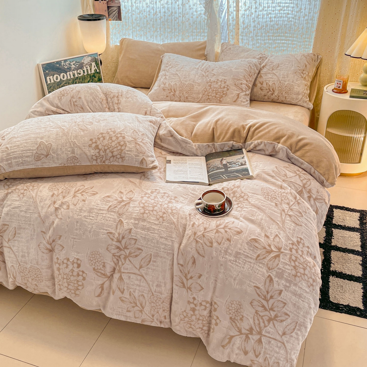 91家纺网 家纺一手货源 找家纺 顺兴家居 2025新款高克重230克雕花牛奶绒四件套 风雅颂-卡其