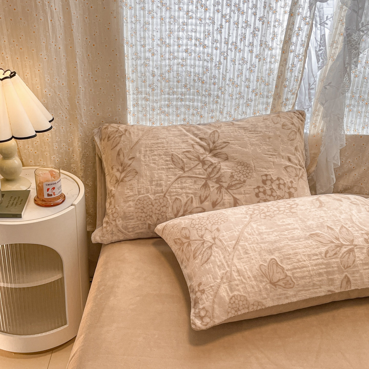 91家纺网 家纺一手货源 找家纺 顺兴家居 2025新款高克重230克雕花牛奶绒四件套 风雅颂-卡其