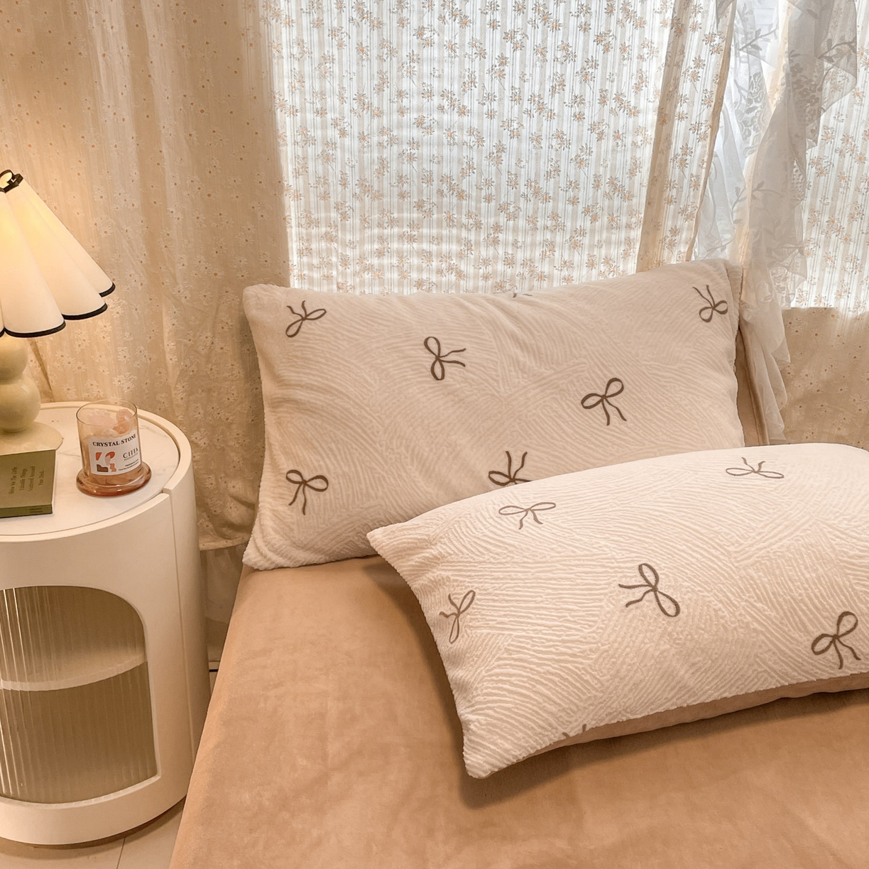 91家纺网 家纺一手货源 找家纺 顺兴家居 2025新款高克重230克雕花牛奶绒四件套 梦幻芭蕾-奶白