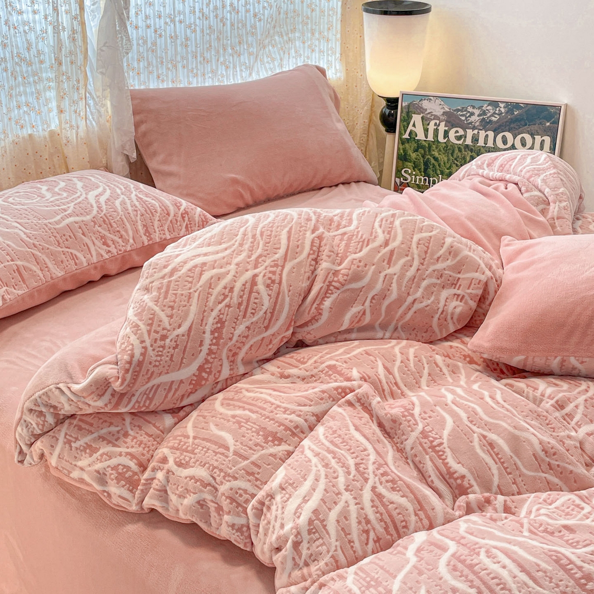 91家纺网 家纺一手货源 找家纺 顺兴家居 2025新款高克重230克雕花牛奶绒四件套 芍药-豆沙粉