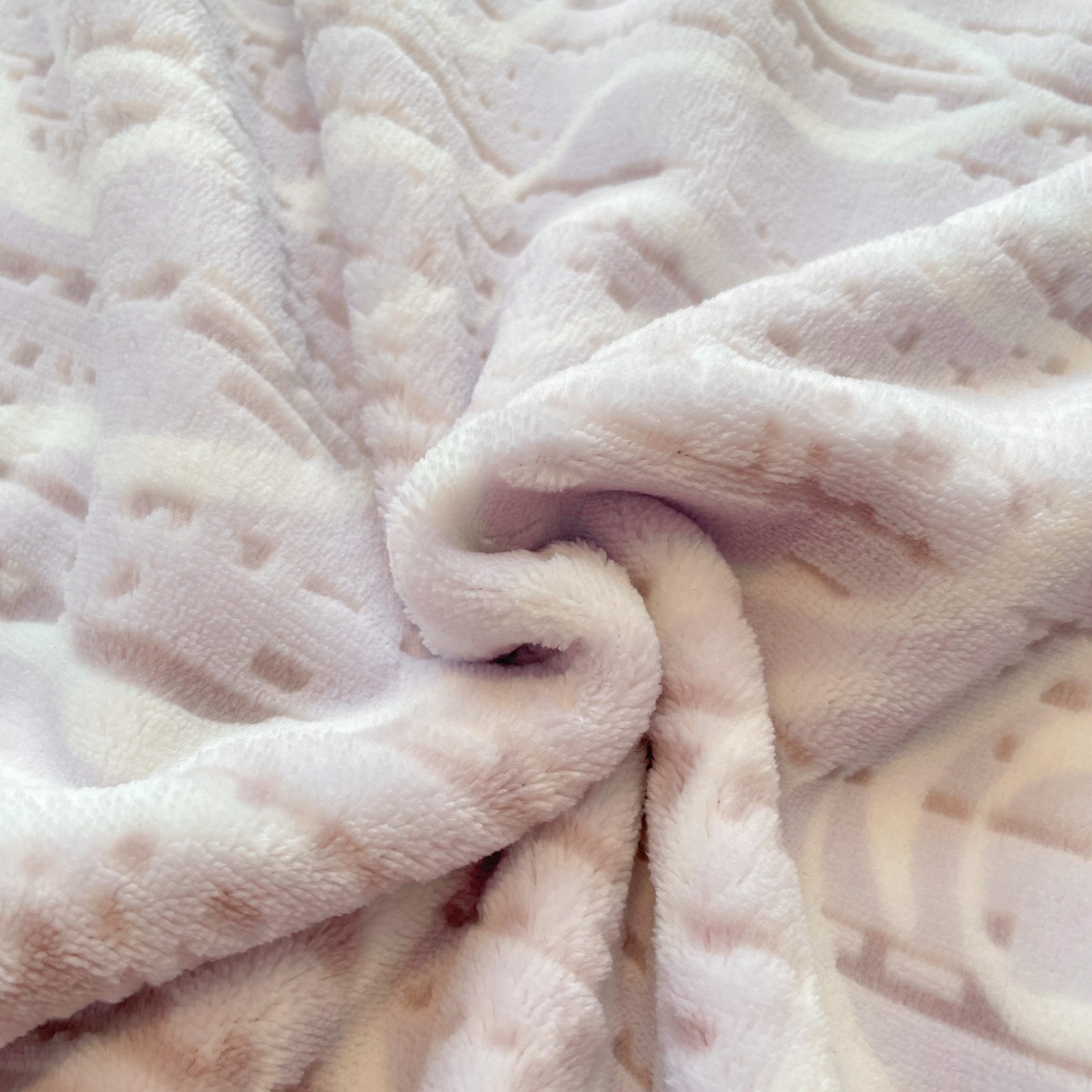 91家纺网 家纺一手货源 找家纺 顺兴家居 2025新款高克重230克雕花牛奶绒四件套 芍药-紫