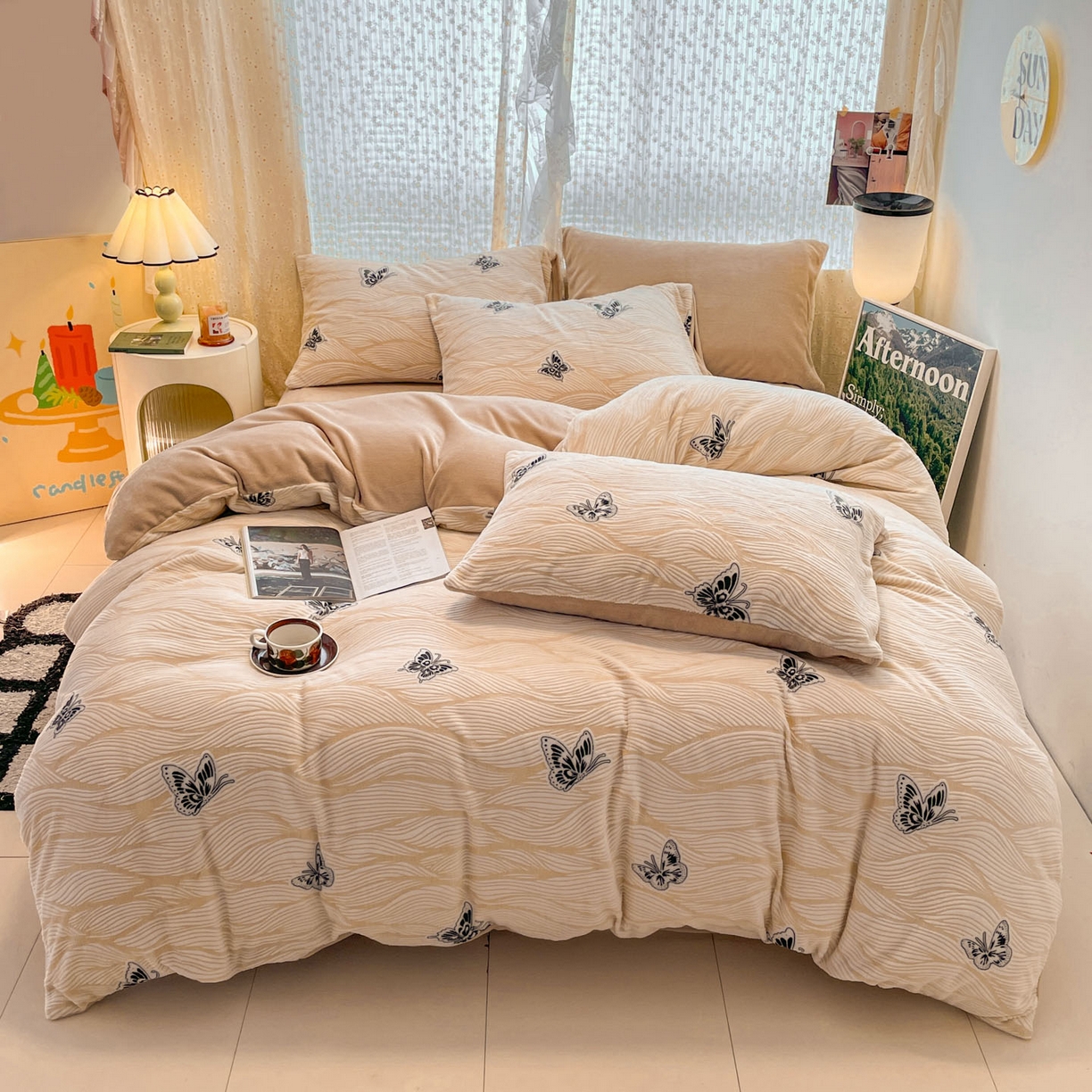 91家纺网 家纺一手货源 找家纺 顺兴家居 2025新款高克重230克雕花牛奶绒四件套 水漾蝶舞-卡其