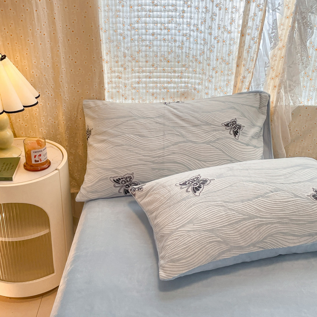 91家纺网 家纺一手货源 找家纺 顺兴家居 2025新款高克重230克雕花牛奶绒四件套 水漾蝶舞-蓝