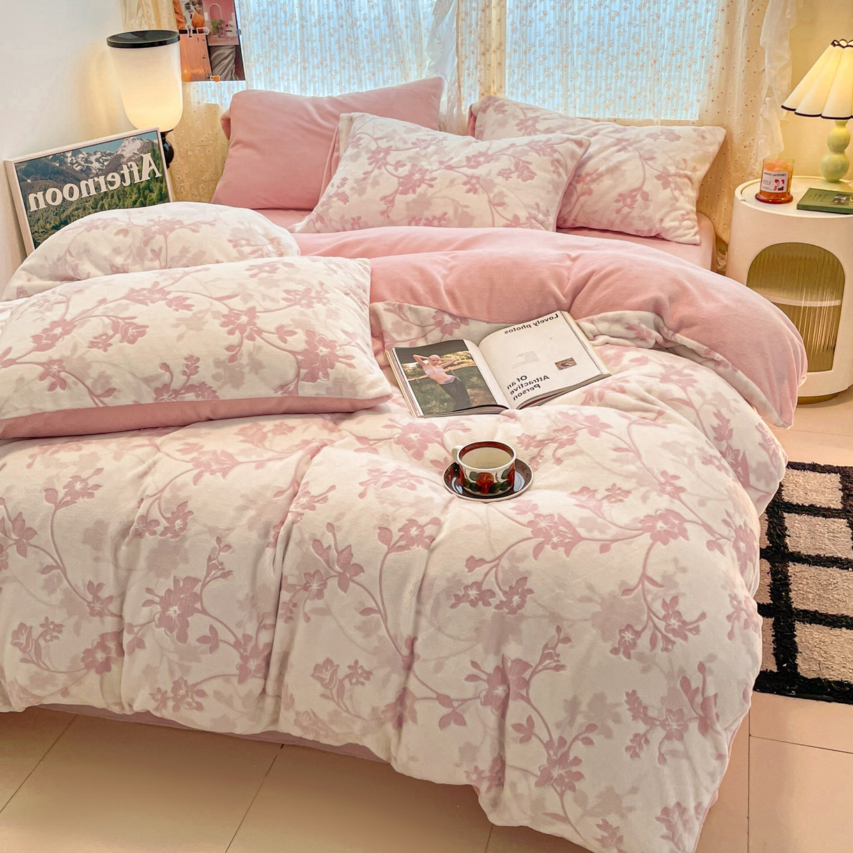 91家纺网 家纺一手货源 找家纺 顺兴家居 2025新款高克重230克雕花牛奶绒四件套 晕染花曳-粉
