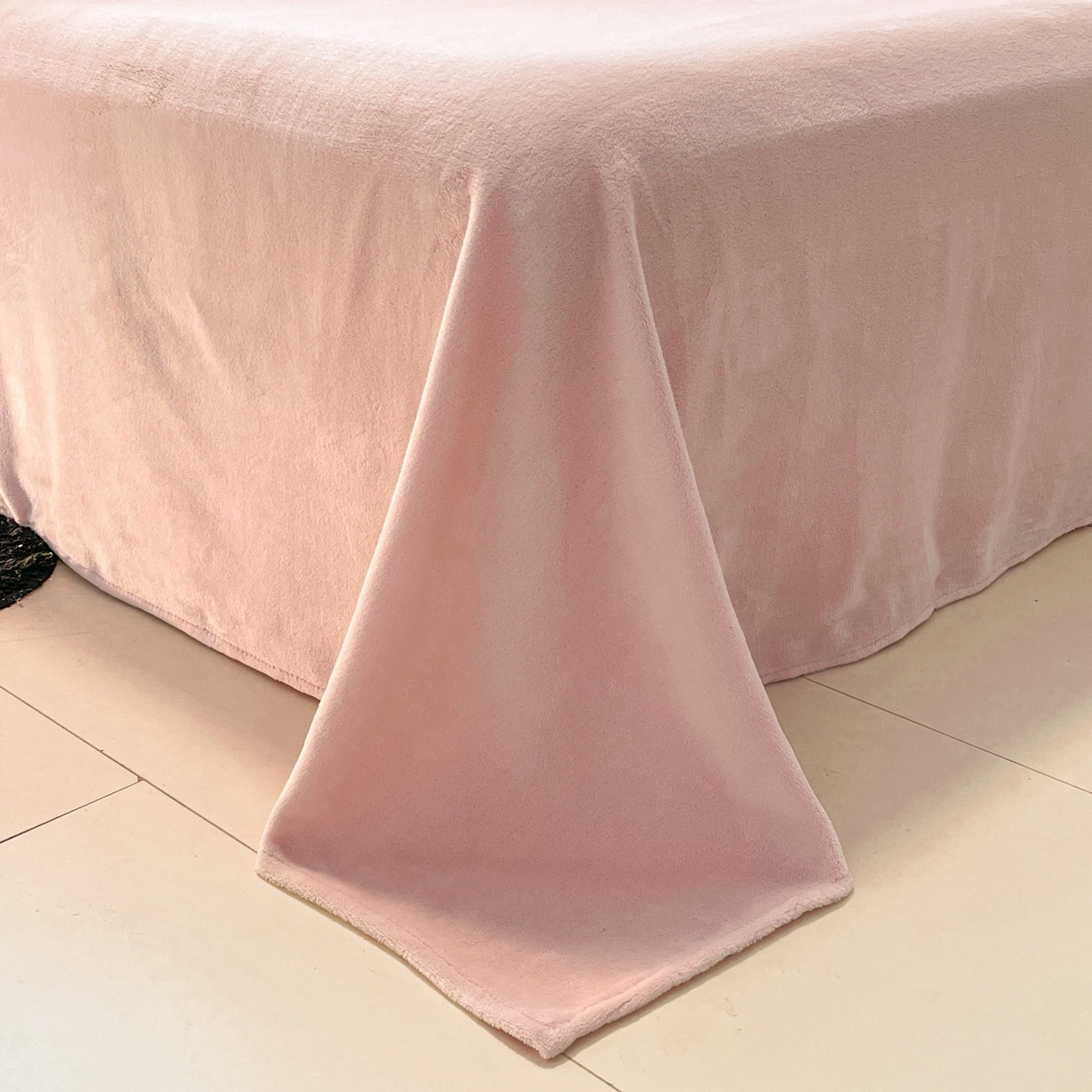 91家纺网 家纺一手货源 找家纺 顺兴家居 2025新款高克重230克雕花牛奶绒四件套 晕染花曳-粉