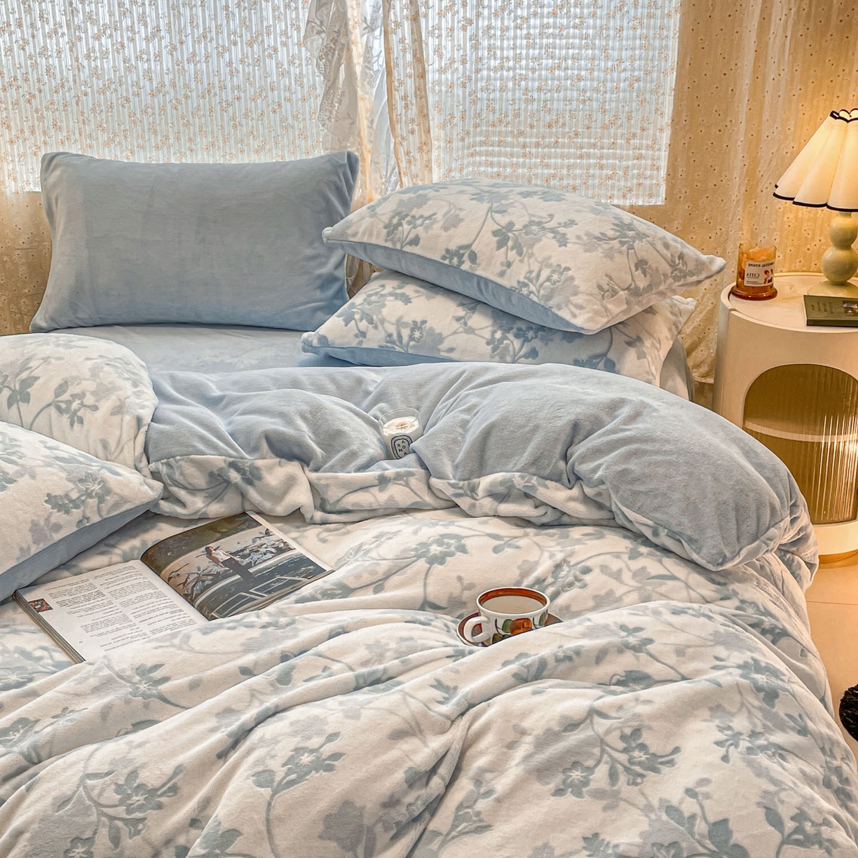 91家纺网 家纺一手货源 找家纺 顺兴家居 2025新款高克重230克雕花牛奶绒四件套 晕染花曳-蓝