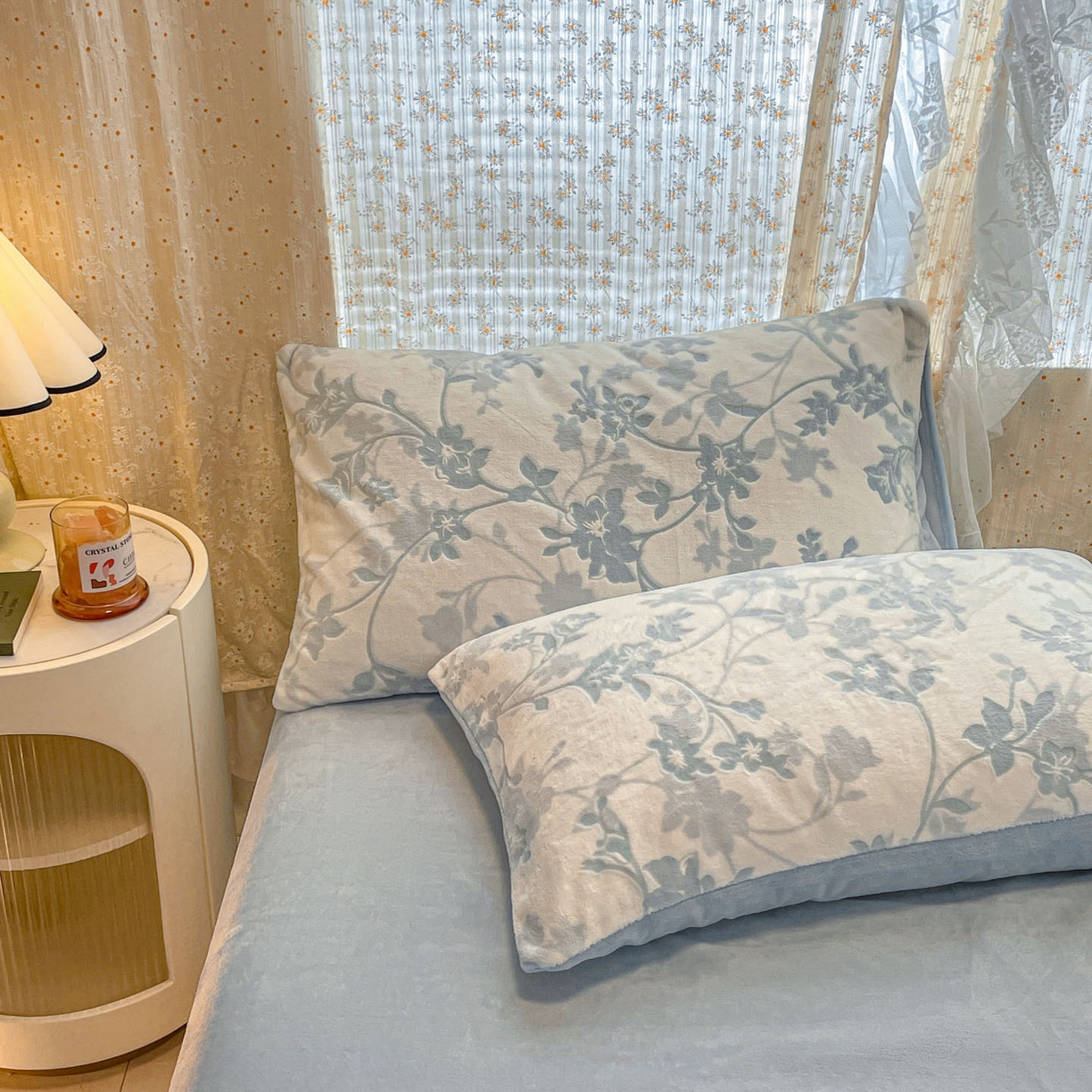 91家纺网 家纺一手货源 找家纺 顺兴家居 2025新款高克重230克雕花牛奶绒四件套 晕染花曳-蓝