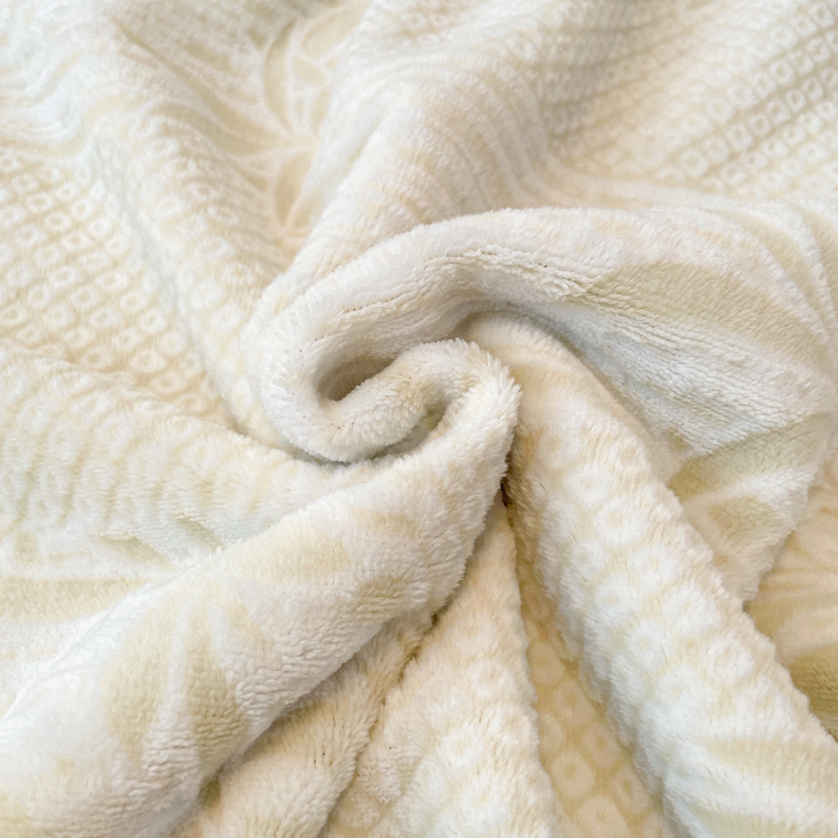 91家纺网 家纺一手货源 找家纺 顺兴家居 2025新款高克重230克雕花牛奶绒四件套 竹林涧-绿