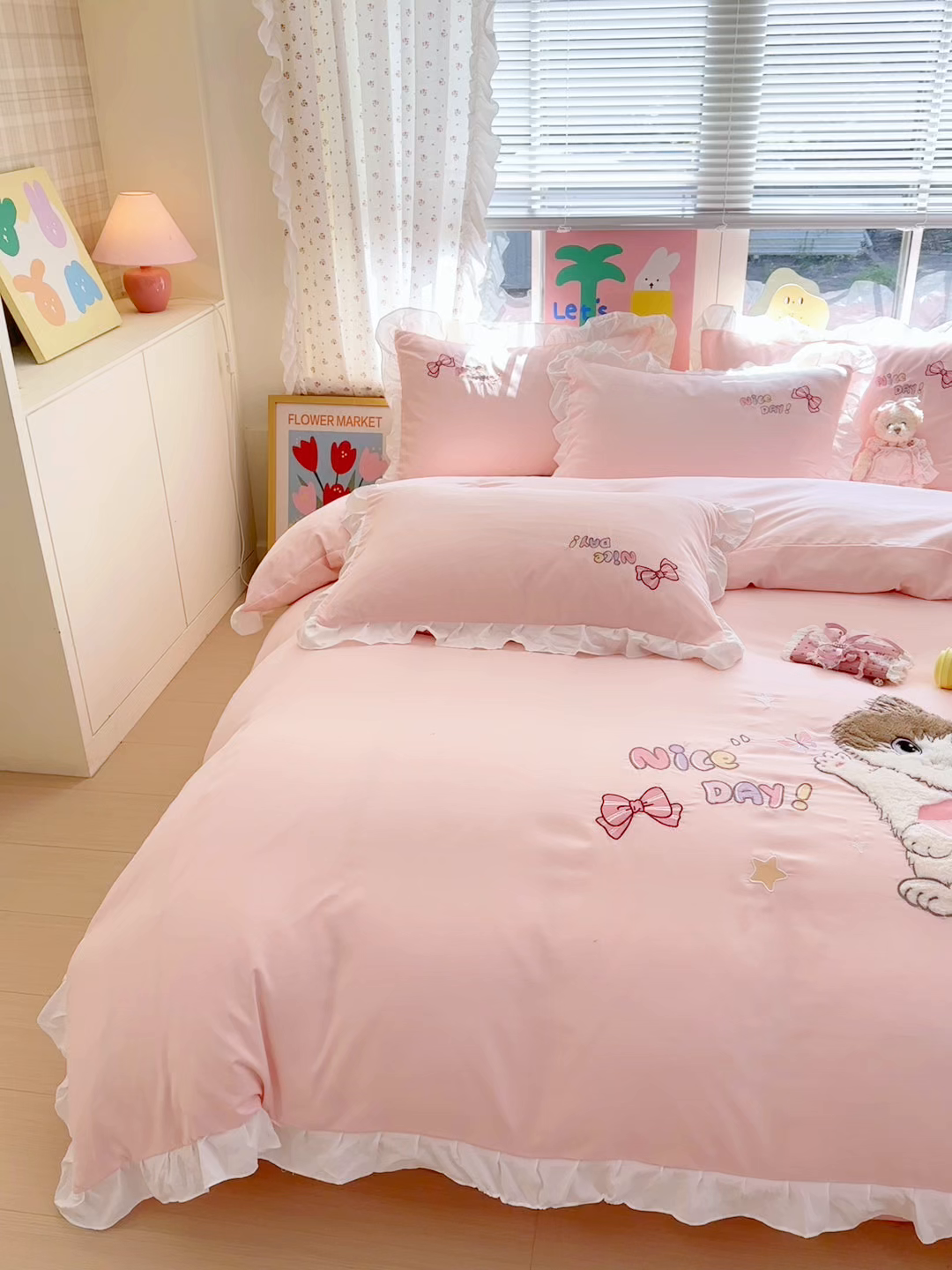 91家纺网 家纺一手货源 找家纺 （总）易禾家纺 2025新款韩版卡通兔毛贴布绣水洗棉四件套学生宿舍三件套-炸毛小猫