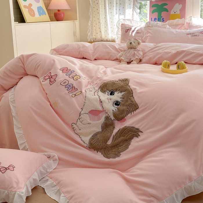 91家纺网 家纺一手货源 找家纺 （总）易禾家纺 2025新款韩版卡通兔毛贴布绣水洗棉四件套学生宿舍三件套-炸毛小猫