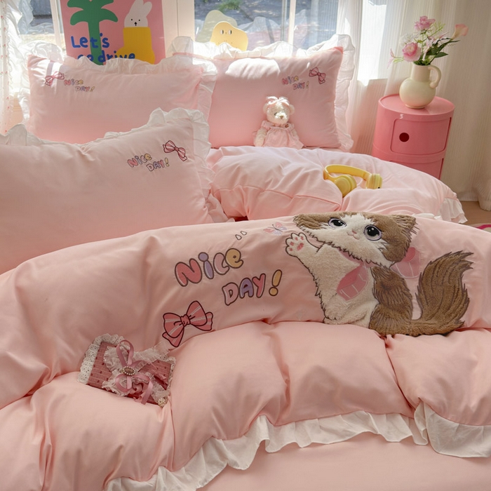 91家纺网 家纺一手货源 找家纺 （总）易禾家纺 2025新款韩版卡通兔毛贴布绣水洗棉四件套学生宿舍三件套-炸毛小猫