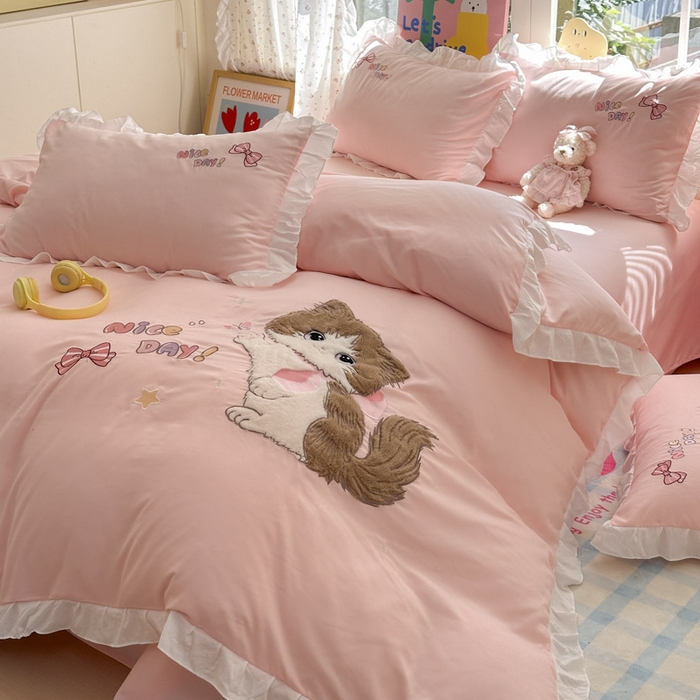 91家纺网 家纺一手货源 找家纺 （总）易禾家纺 2025新款韩版卡通兔毛贴布绣水洗棉四件套学生宿舍三件套-炸毛小猫