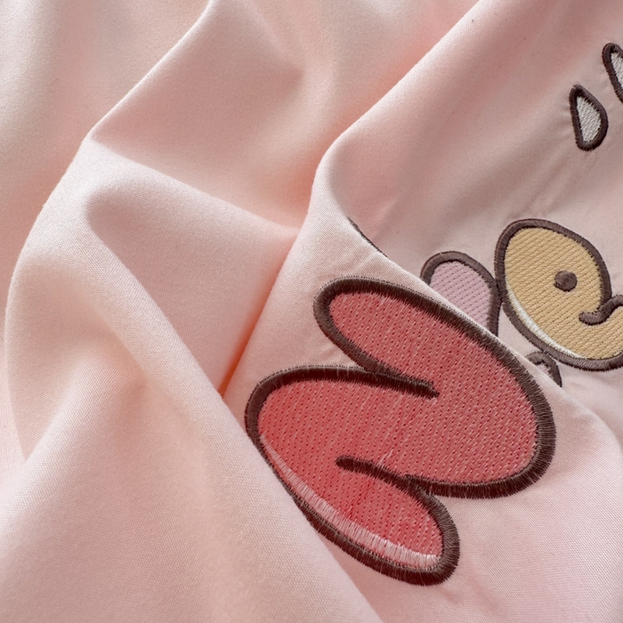 91家纺网 家纺一手货源 找家纺 易禾家纺 2025新款韩版卡通兔毛贴布绣水洗棉四件套学生宿舍三件套-炸毛小猫 炸毛小猫——粉