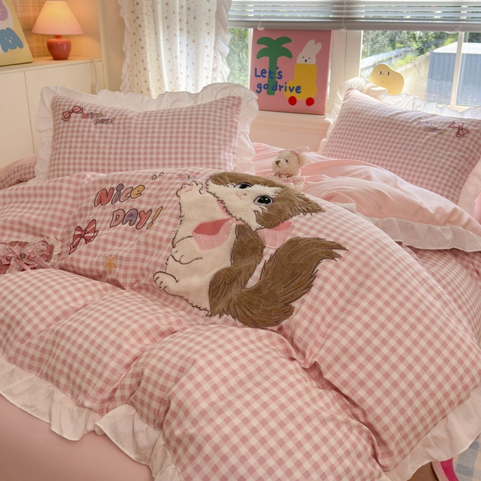 91家纺网 家纺一手货源 找家纺 易禾家纺 2025新款韩版卡通兔毛贴布绣水洗棉四件套学生宿舍三件套-炸毛小猫 炸毛小猫——粉格