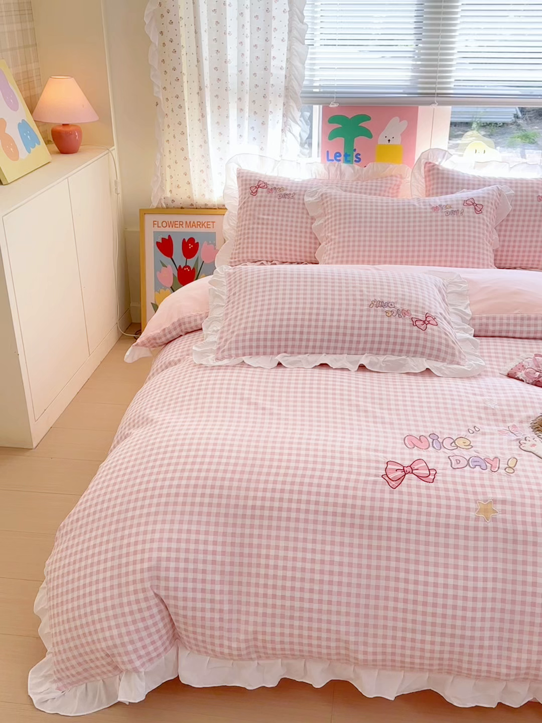 91家纺网 家纺一手货源 找家纺 易禾家纺 2025新款韩版卡通兔毛贴布绣水洗棉四件套学生宿舍三件套-炸毛小猫 炸毛小猫——粉格